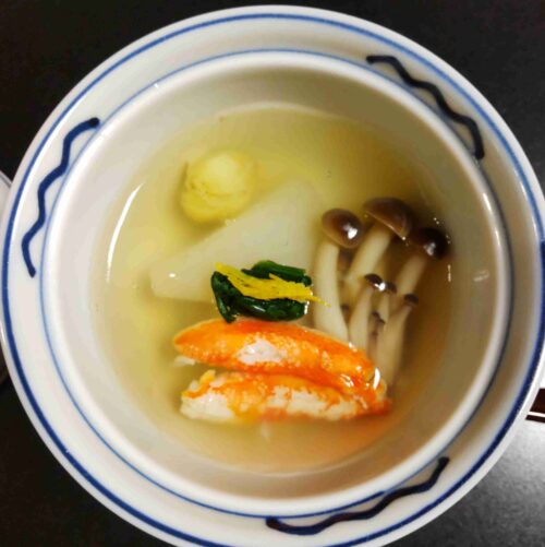 水明館お部屋食。 師走の献立より。
丸大根の含め煮。カニ身が豪華！