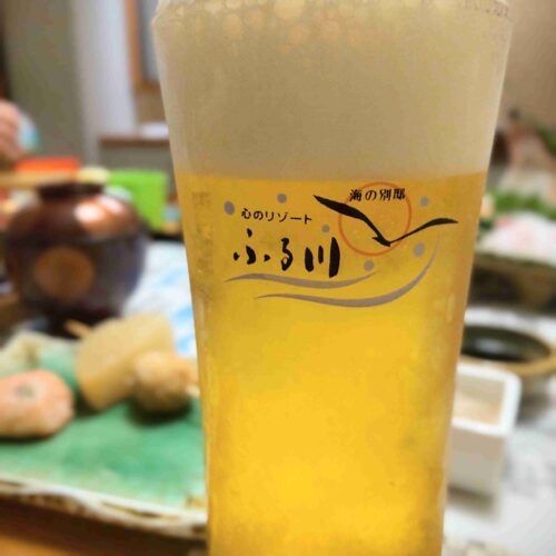 ビールが入ったふる川グラス